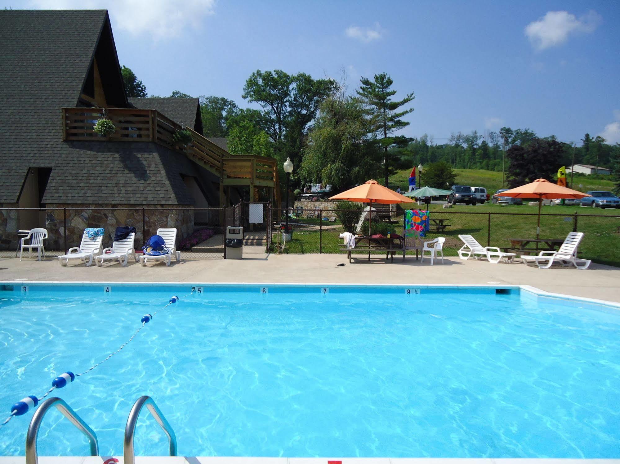 Inn At Deep Creek Oakland Exterior foto