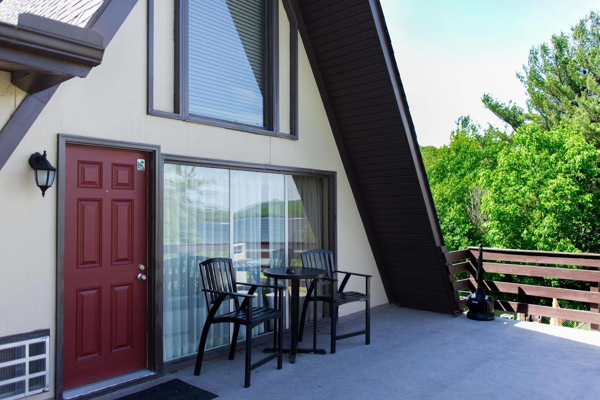 Inn At Deep Creek Oakland Exterior foto